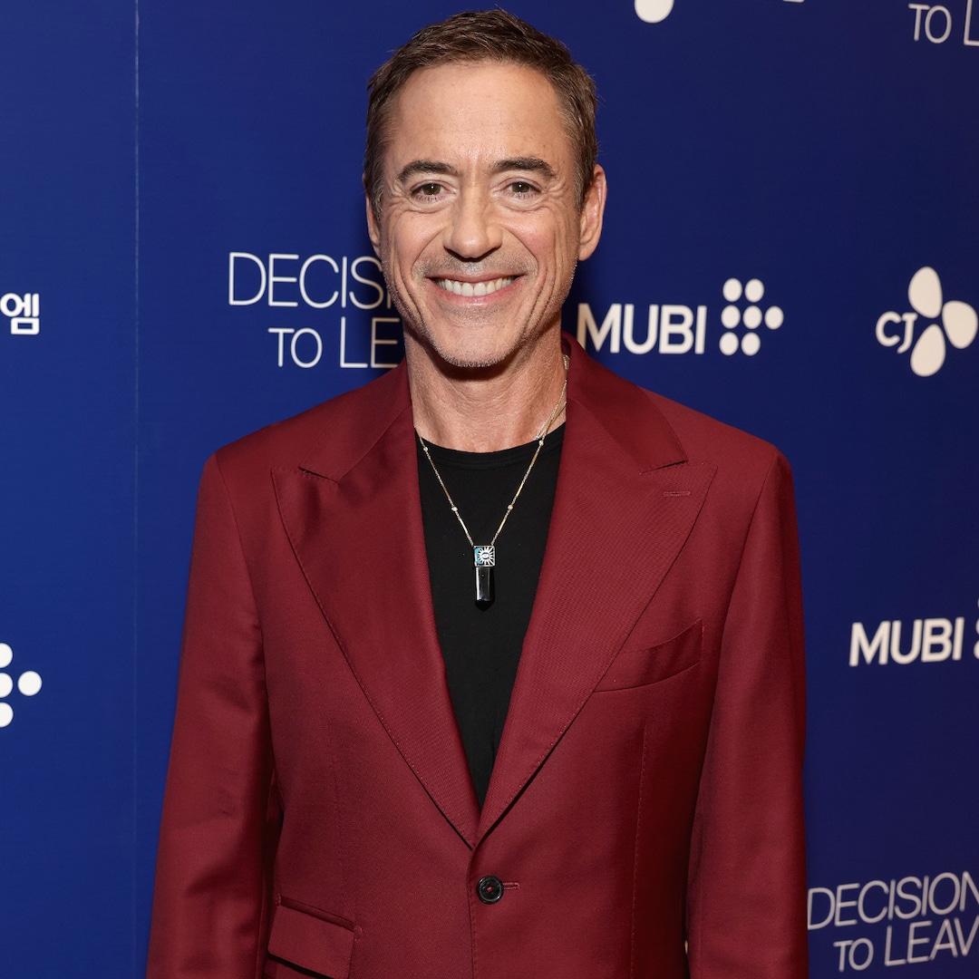 Robert Downey Jr. Showcases His New Look After His Kids Shave His Head(01)